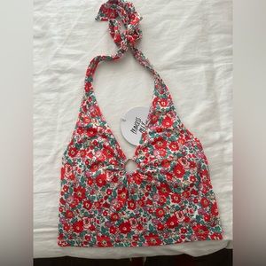 Princess Polly- Paige Top Red Floral
US 4